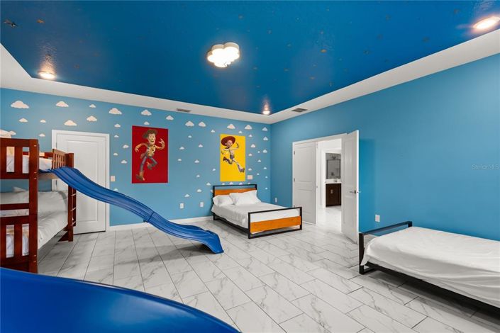 Image No.12-9 Bed House for sale