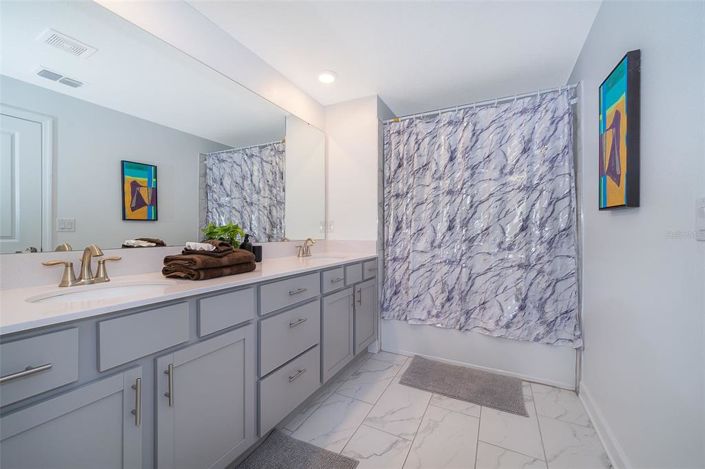 Image No.19-5 Bed Townhouse for sale