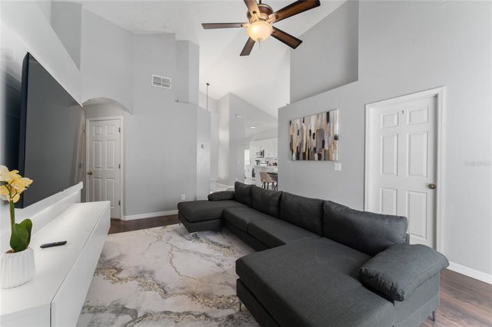 Image No.8-4 Bed House for sale