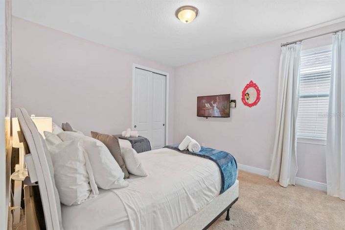 Image No.18-6 Bed House for sale