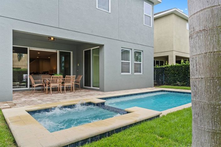 Image No.9-6 Bed House for sale