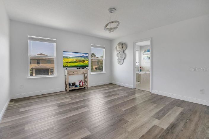 Image No.18-4 Bed House for sale