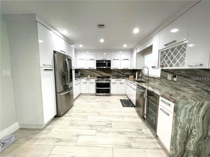 Image No.5-5 Bed House for sale