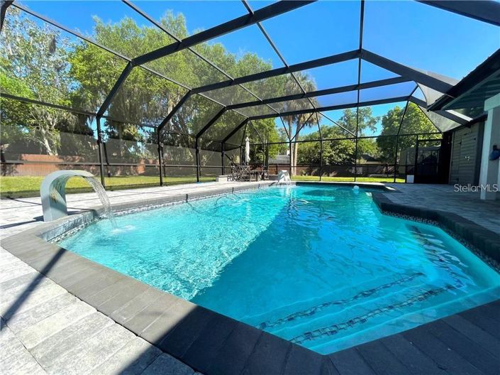 Image No.7-5 Bed House for sale