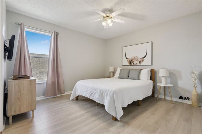 Image No.42-6 Bed House for sale