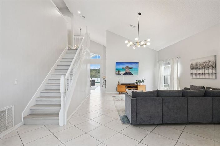 Image No.6-6 Bed House for sale