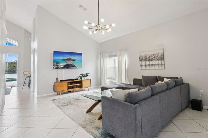 Image No.7-6 Bed House for sale