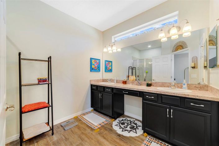 Image No.13-3 Bed House for sale