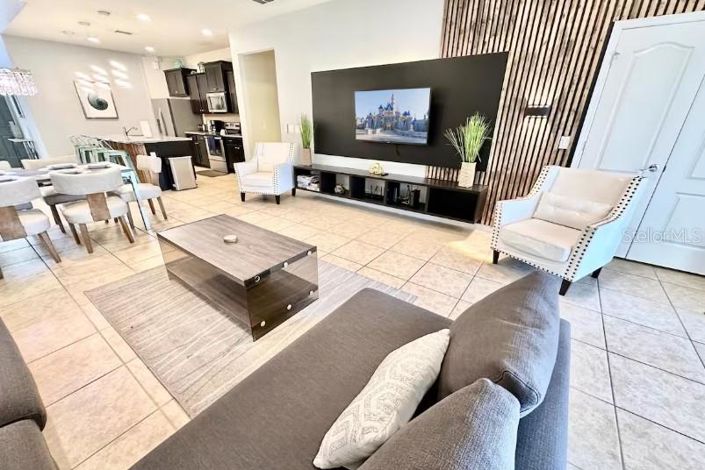 Image No.17-6 Bed House for sale