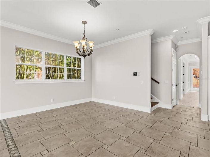 Image No.11-6 Bed House for sale