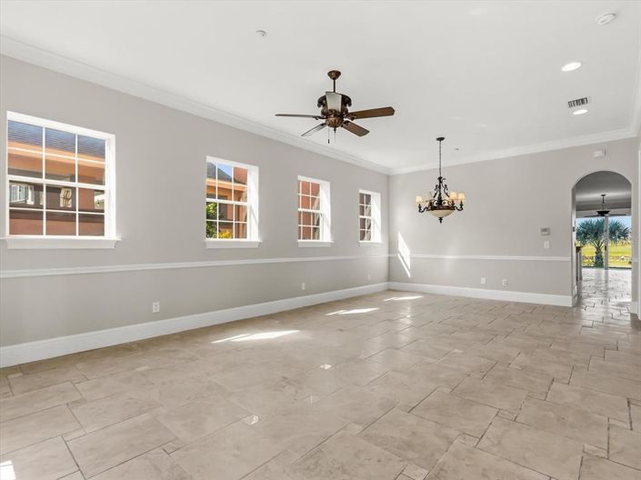 Image No.16-6 Bed House for sale