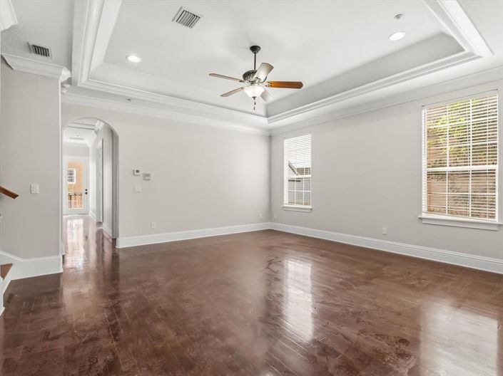 Image No.18-6 Bed House for sale