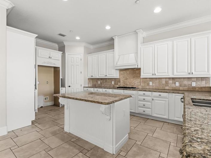 Image No.5-6 Bed House for sale