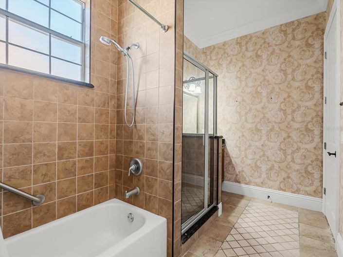 Image No.51-6 Bed House for sale