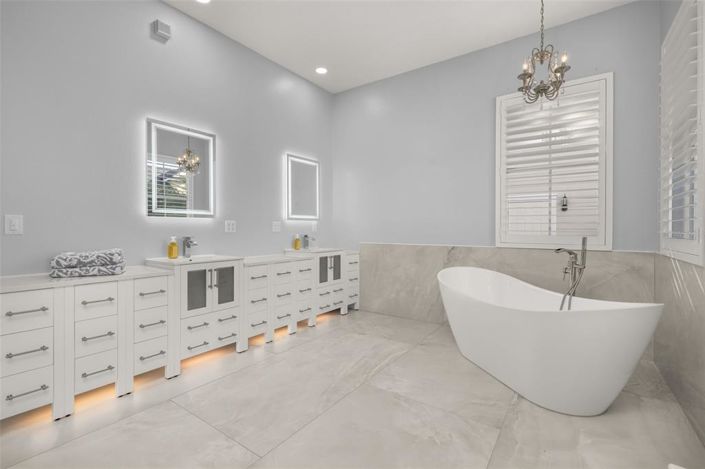 Image No.40-5 Bed House for sale