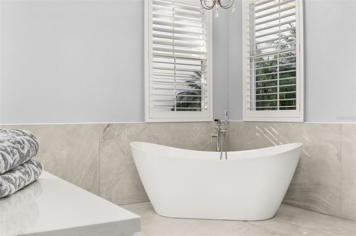 Image No.43-5 Bed House for sale