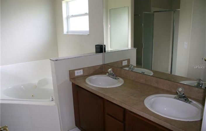 Image No.12-4 Bed House for sale