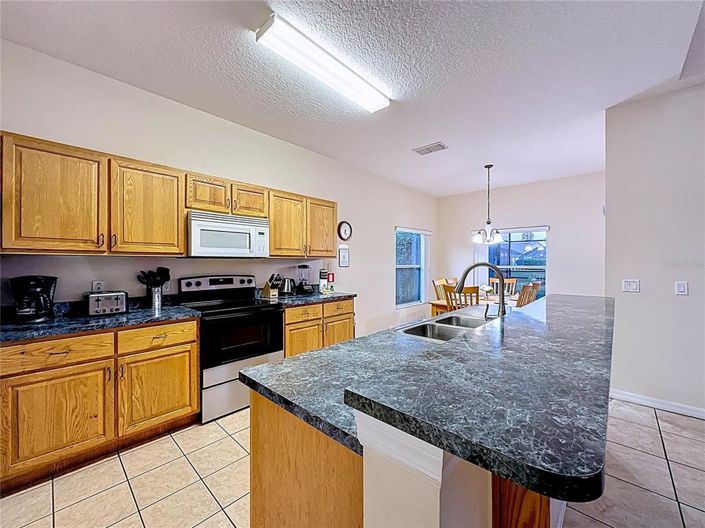 Image No.16-5 Bed House for sale