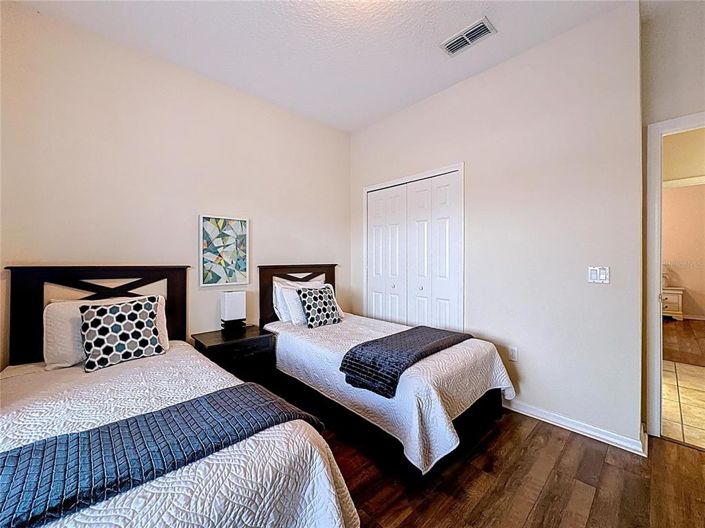 Image No.28-5 Bed House for sale