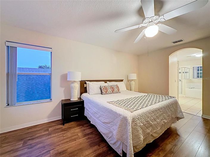 Image No.44-5 Bed House for sale