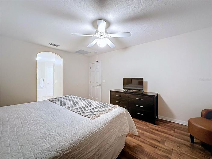 Image No.45-5 Bed House for sale