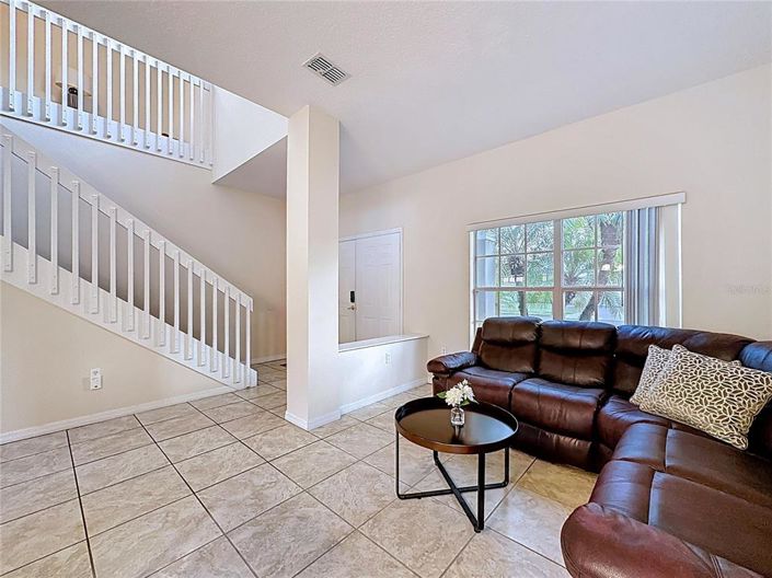 Image No.8-5 Bed House for sale