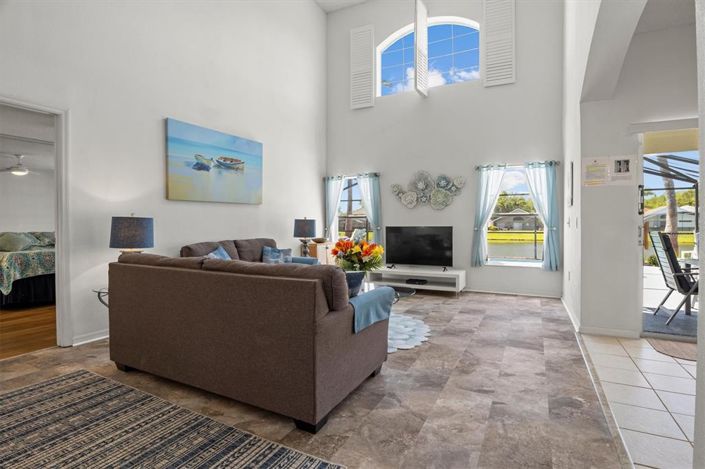 Image No.8-5 Bed House for sale