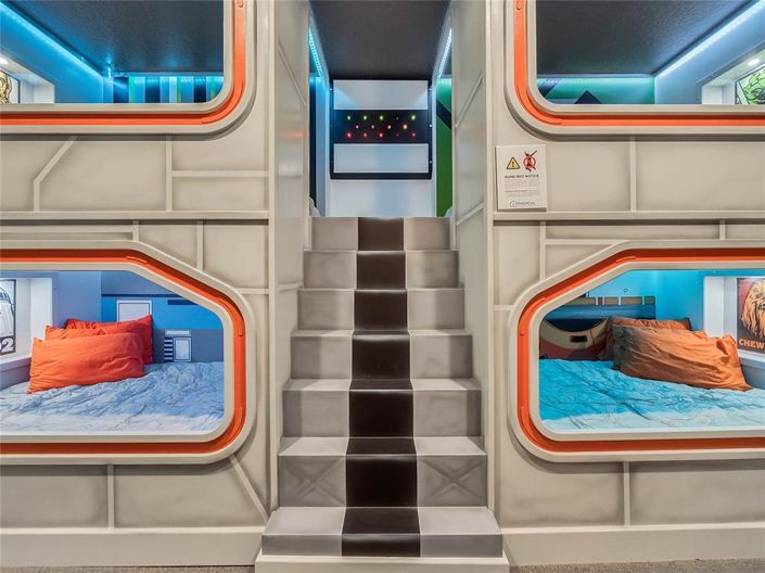 Image No.19-5 Bed House for sale