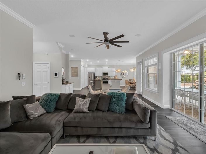 Image No.5-5 Bed House for sale