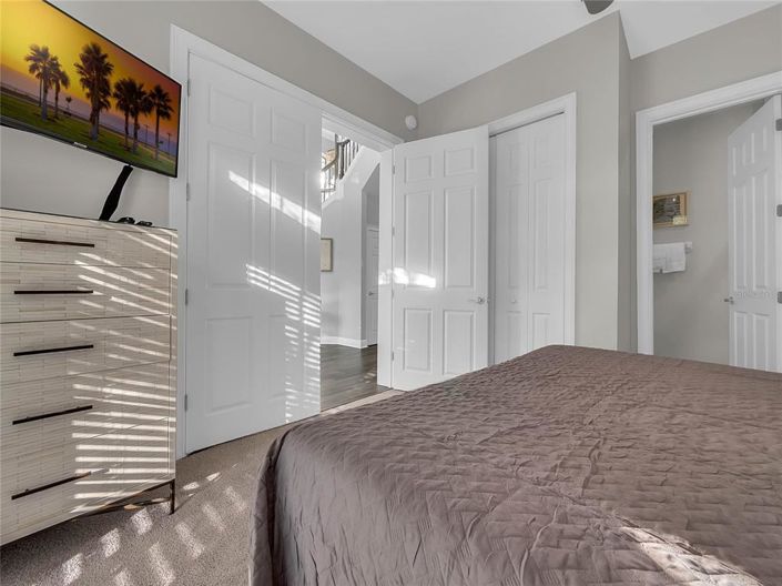 Image No.8-5 Bed House for sale