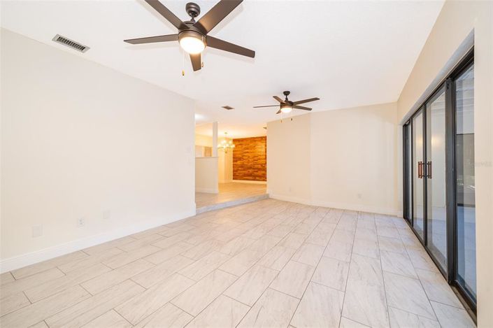 Image No.10-3 Bed House for sale