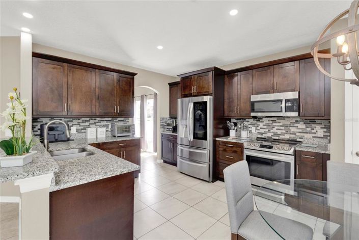 Image No.18-4 Bed House for sale