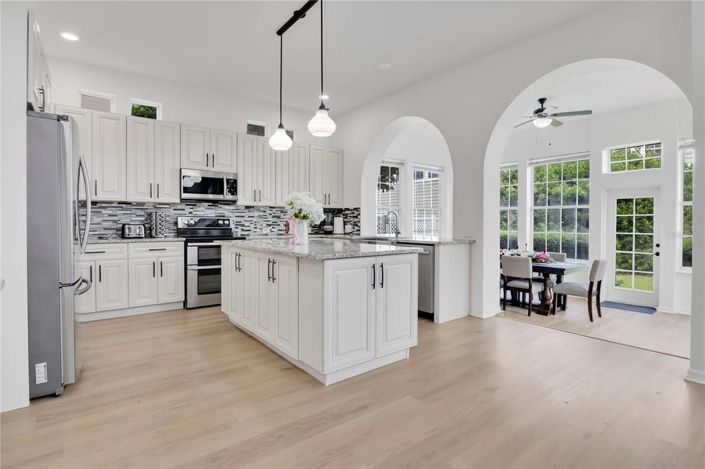 Image No.9-6 Bed House for sale