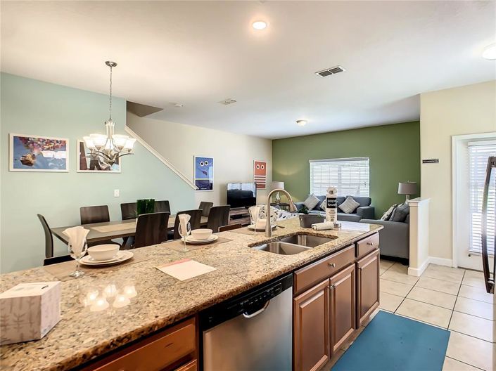 Image No.16-5 Bed Townhouse for sale