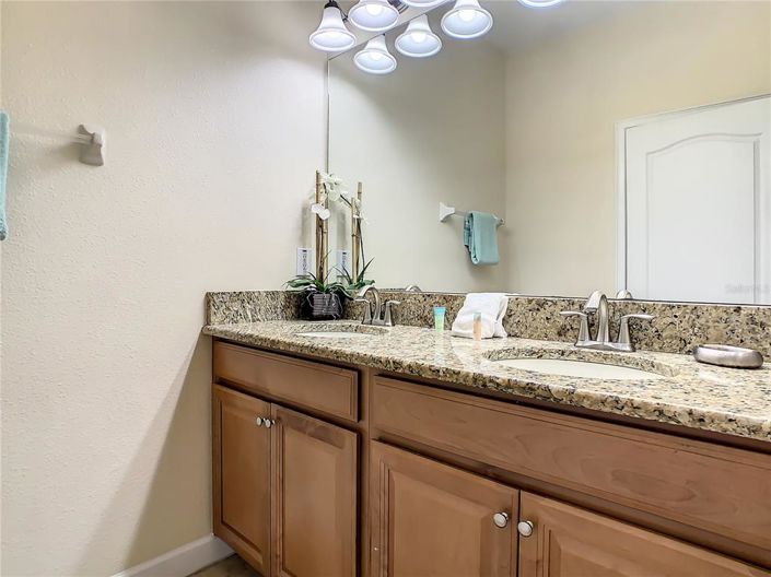 Image No.26-5 Bed Townhouse for sale