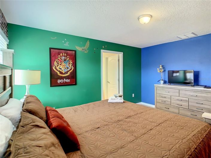 Image No.28-5 Bed Townhouse for sale