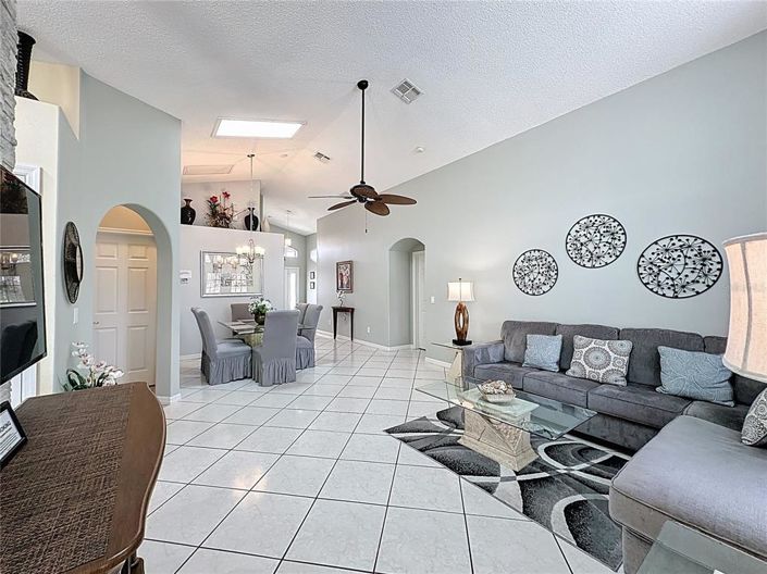 Image No.15-4 Bed House for sale