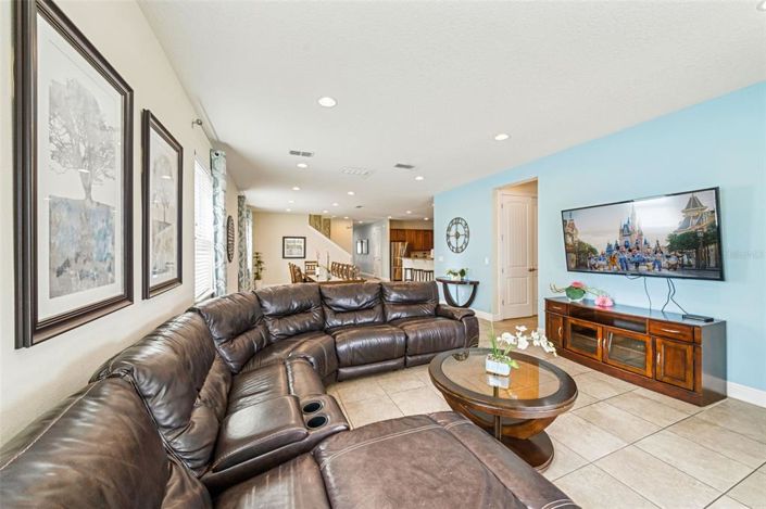 Image No.4-10 Bed House for sale