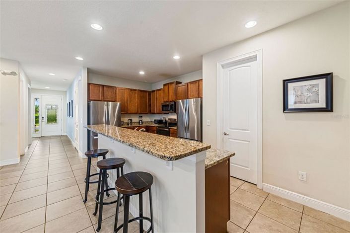 Image No.8-10 Bed House for sale