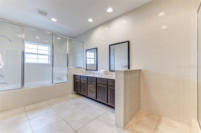 Image No.40-3 Bed Townhouse for sale