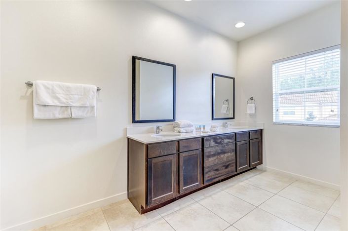 Image No.48-3 Bed Townhouse for sale