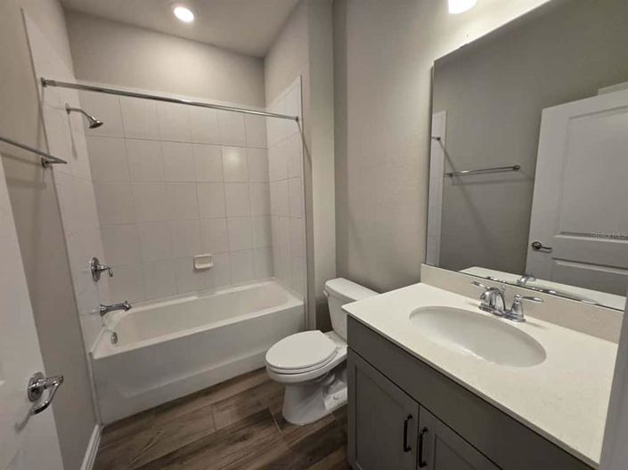 Image No.17-3 Bed House for sale