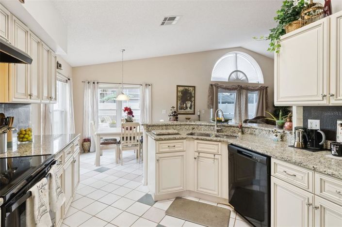 Image No.14-4 Bed House for sale