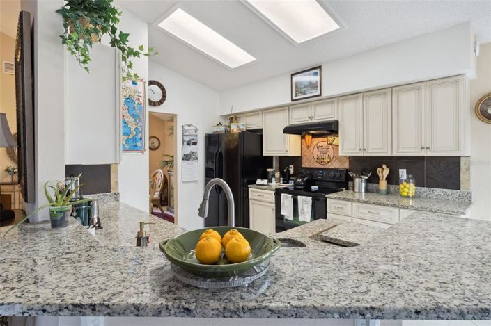 Image No.16-4 Bed House for sale