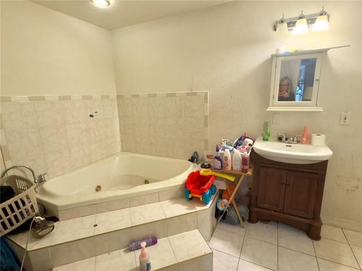 Image No.21-4 Bed House for sale