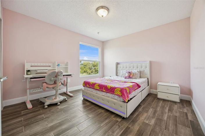 Image No.33-4 Bed House for sale