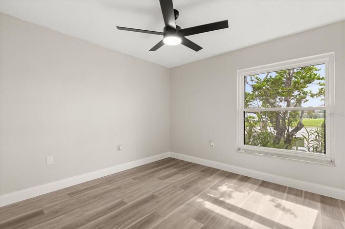 Image No.11-2 Bed Townhouse for sale