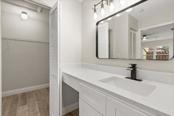 Image No.18-2 Bed Townhouse for sale