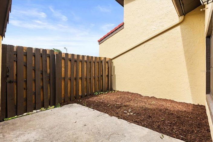 Image No.20-2 Bed Townhouse for sale