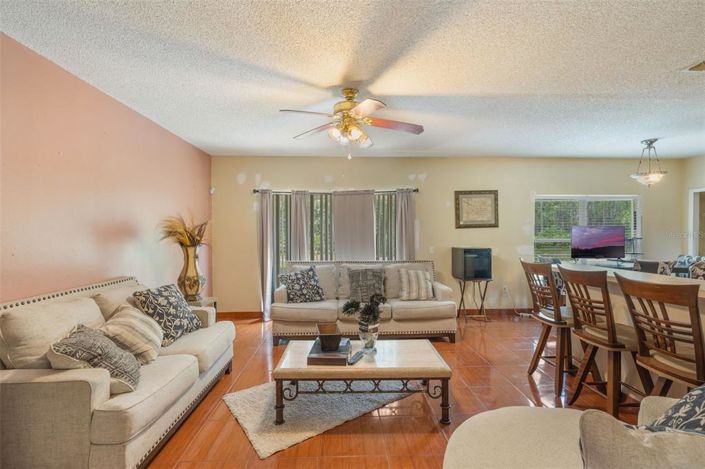 Image No.12-4 Bed House for sale